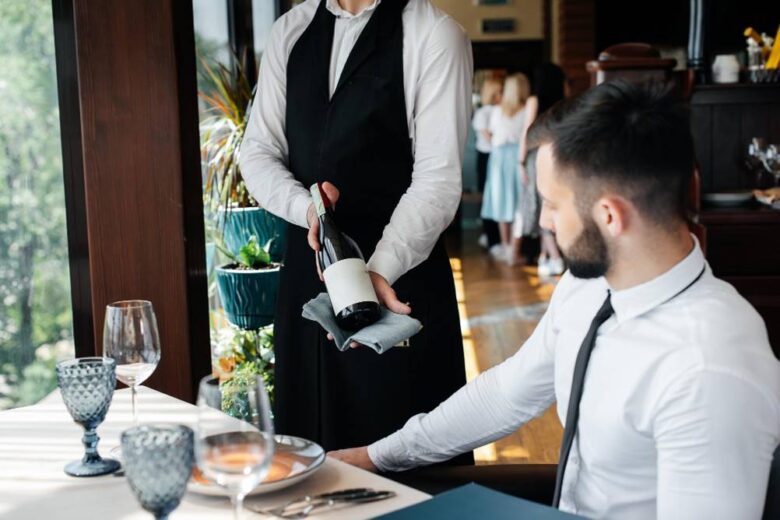 O que é um Sommelier? O que faz? Aprenda como se tornar um!