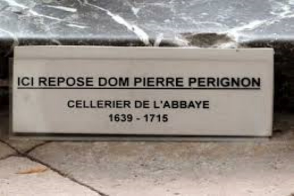 Dom Pérignon: A vida e obra do "pai do Champagne" 