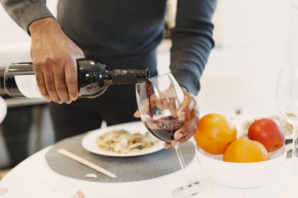  Como deixar o vinho descansar? Dicas para melhorar o sabor! 